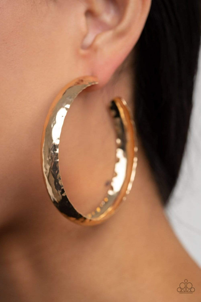 Paparazzi Check Out These Curves Hoops